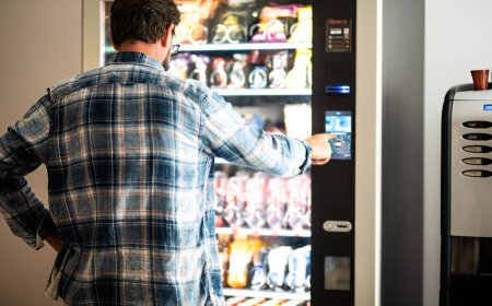 How Fresh Food Vending Machines Are Changing Convenience?