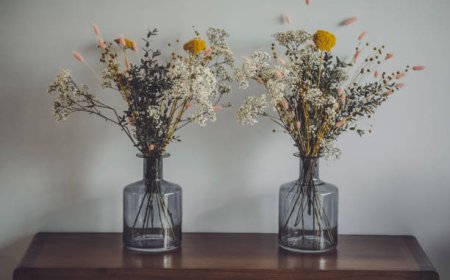 Fresh vs Dried Flowers: What is Best for Your Home?