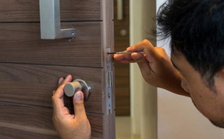 Tommy’s Bathroom Lock Fix with Locksmith For NYC