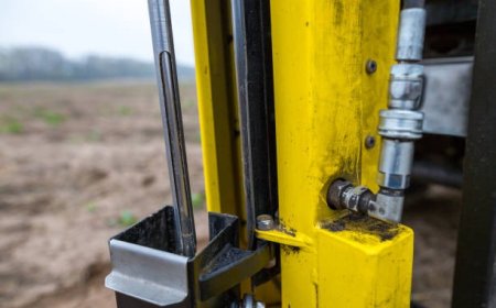 Key Features to Look for in a Pneumatic Post Driver