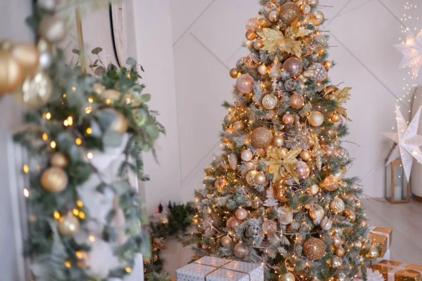 Create a Cozy Atmosphere with Warm Holiday Lighting Tips